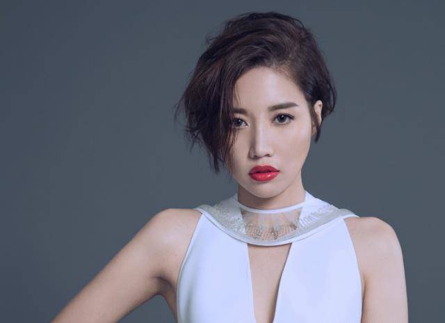 台湾歌手a-lin亲姐出唱片,110公分长腿亮眼,俩人私下爱唱这首歌_黄莉