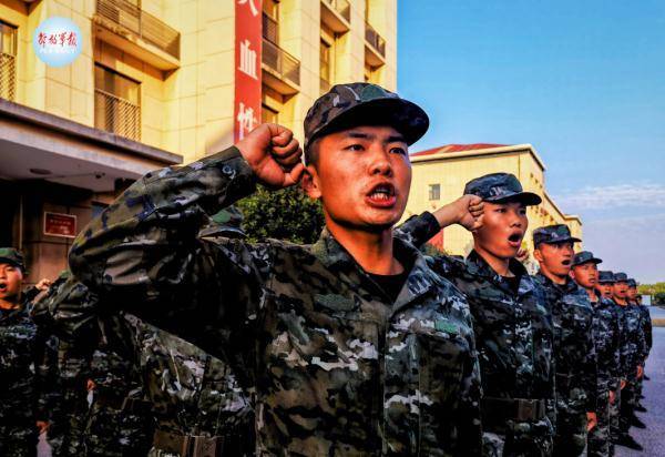 中國人民解放軍軍人,我宣誓……