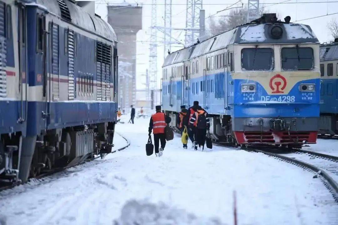 寒潮来袭,96名"转型暖男"再出发_机务段_机车_任务