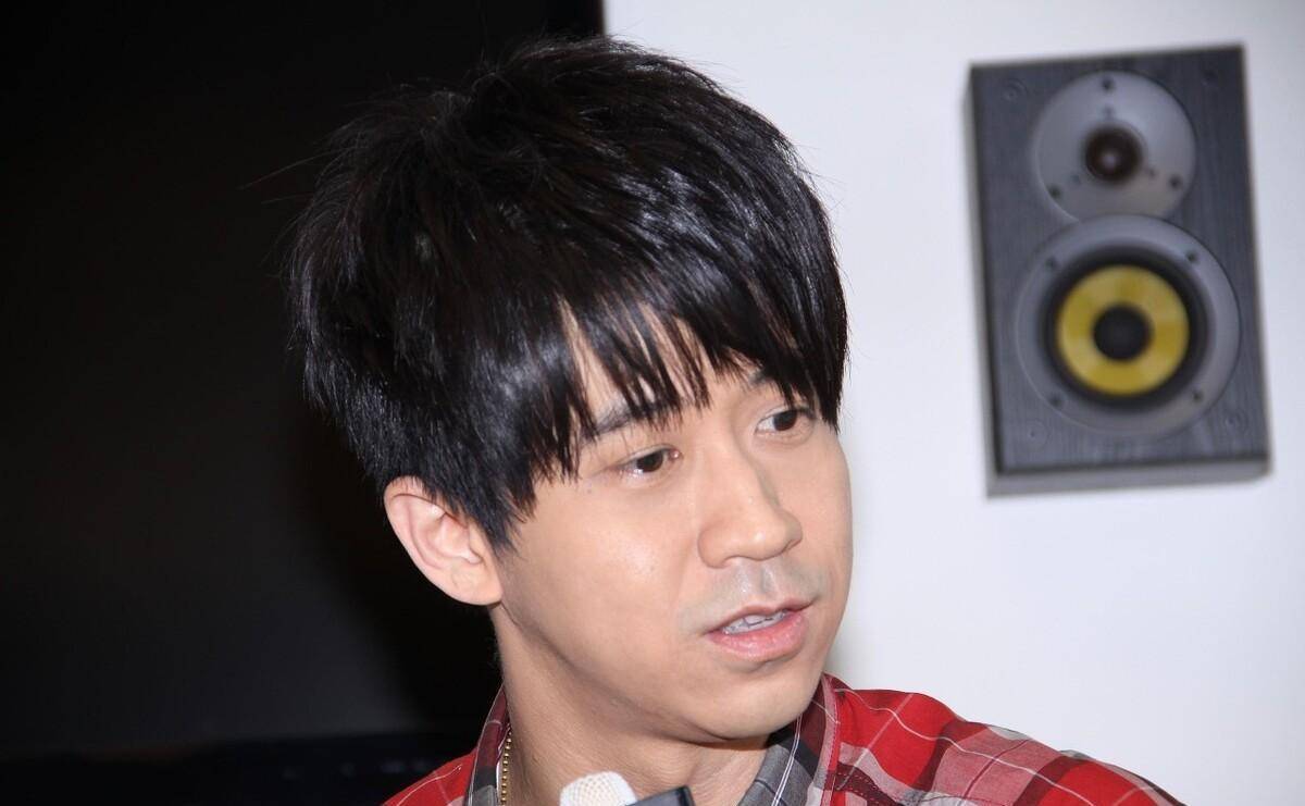 他的歌声陪伴了我们19年,我已大腹便便,50岁的光良现在好吗_身材_青春