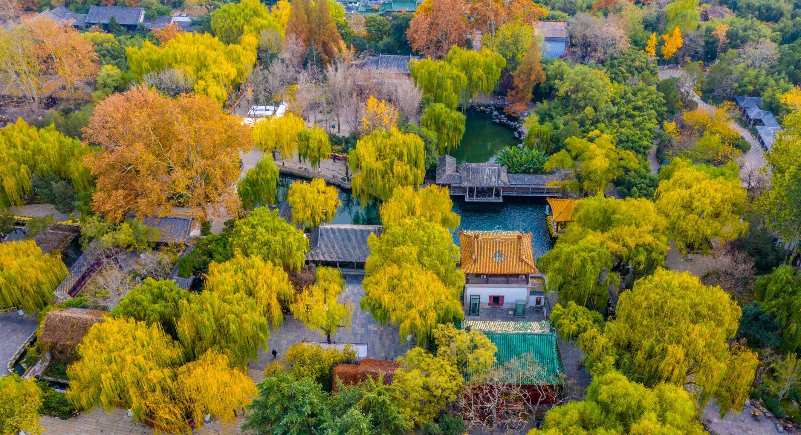济南趵突泉清泉如碧玉,斑斓明媚惹人醉_情报员_齐鲁_高空