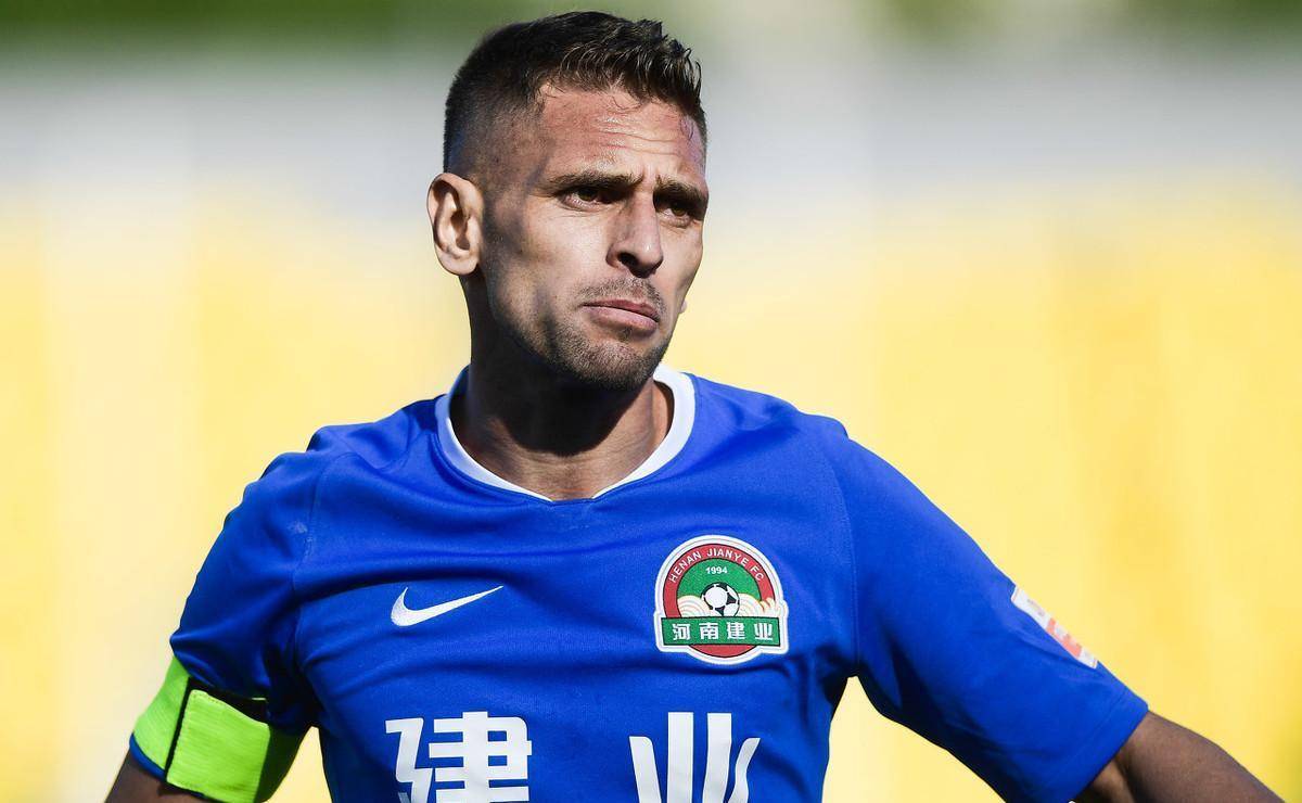 33岁的伊沃上赛季26场7球5助攻,新赛季还会是建业中场核心吗?