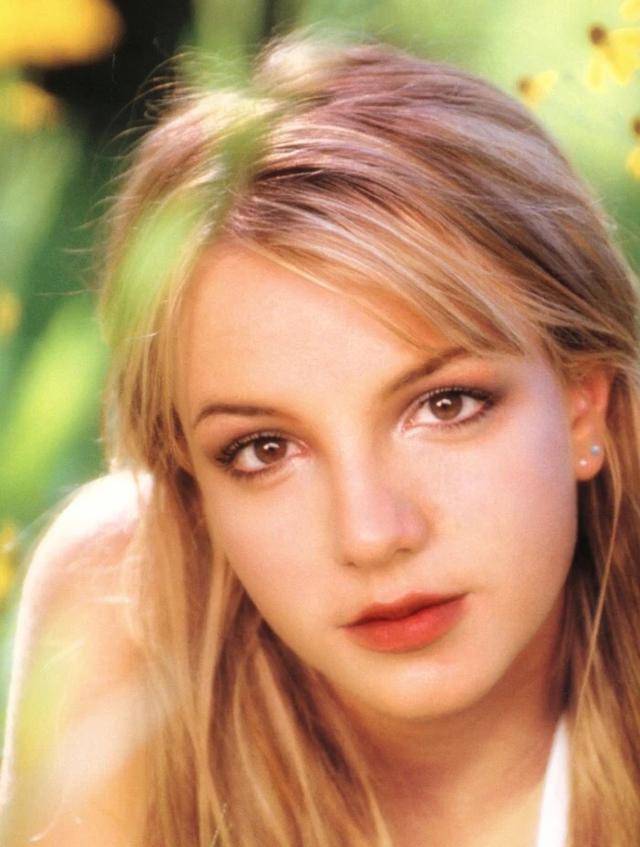 布兰妮巅峰时期有多美你无法想象?_笑容_舞台_全球