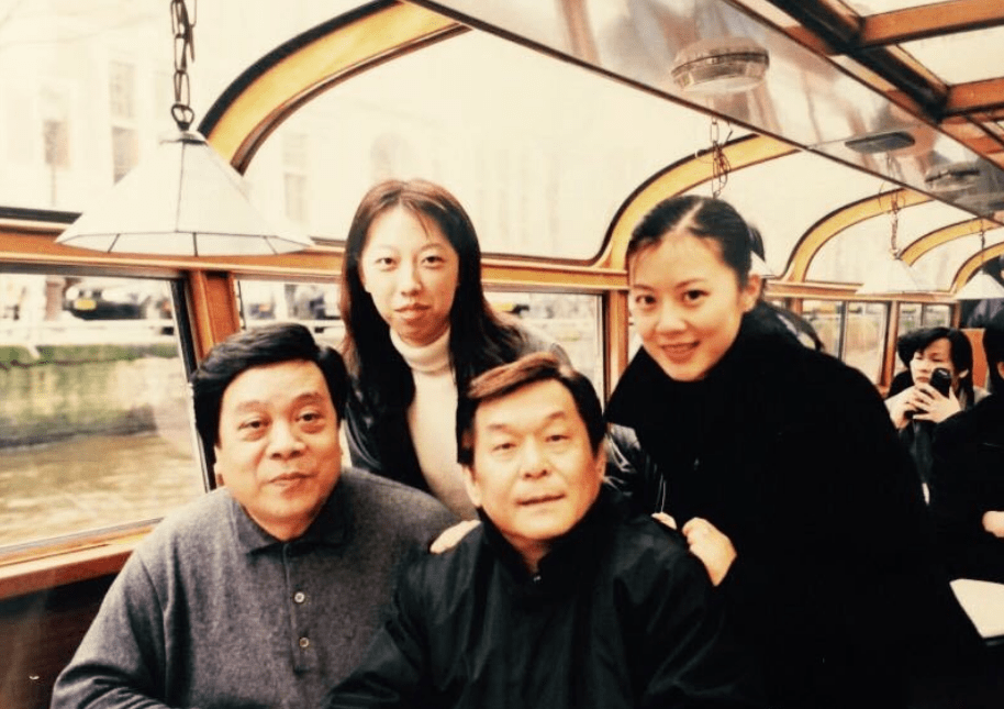 《正大综艺》这档节目创办于1990年,最初是由相声演员姜昆和主持人