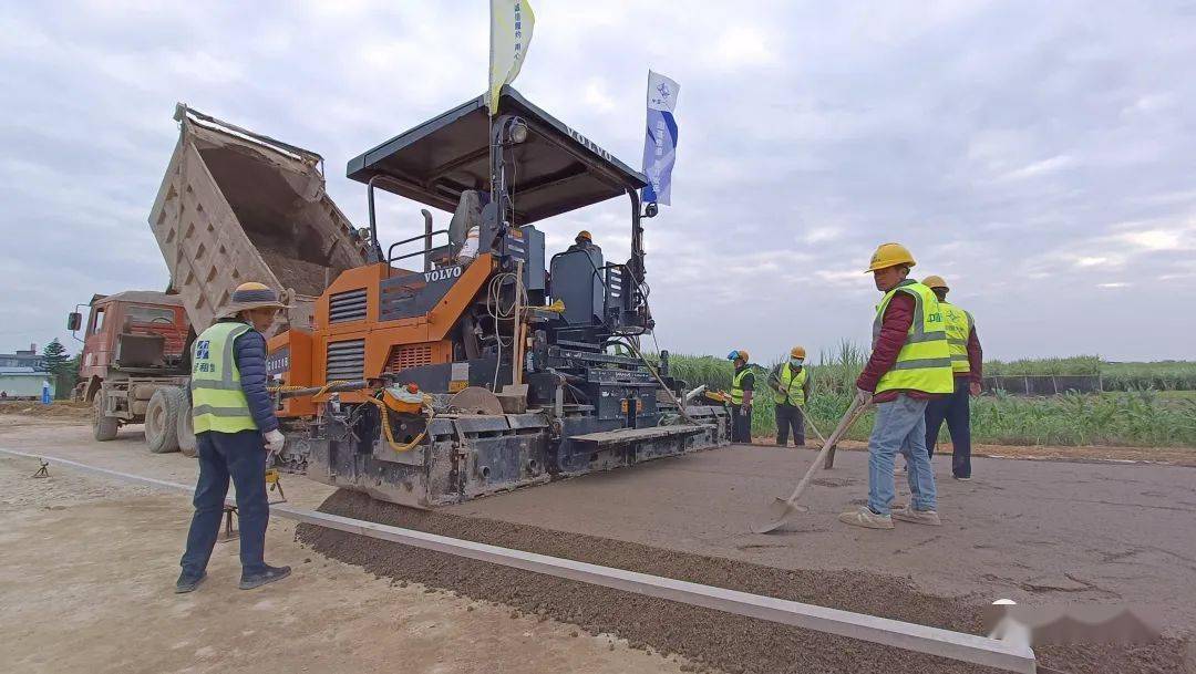 浦清高速博白南连接线加紧施工_km_路基_全长