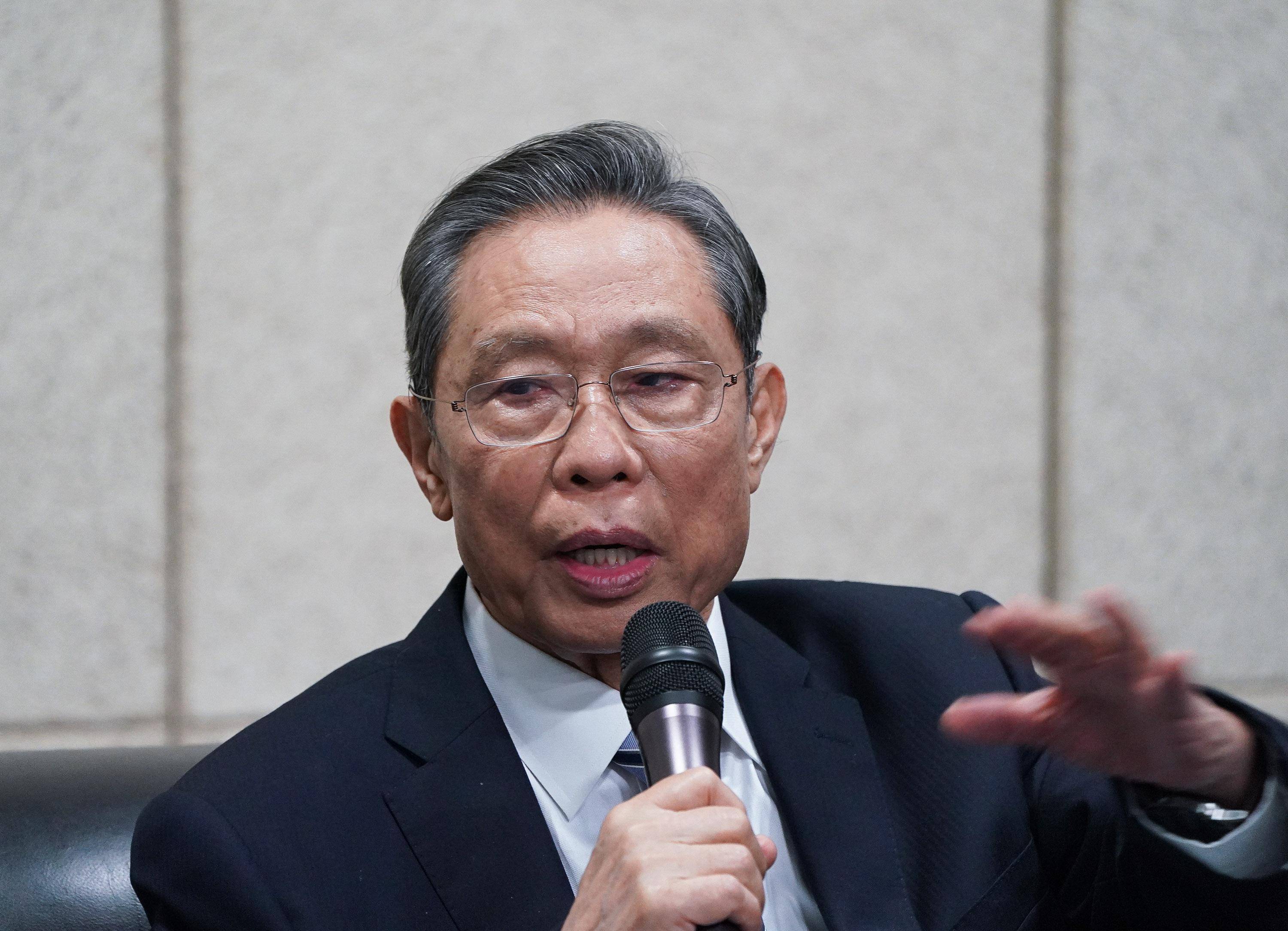 (新华全媒头条·图文互动)钟南山院士解答防疫新阶段百姓关切点:发热