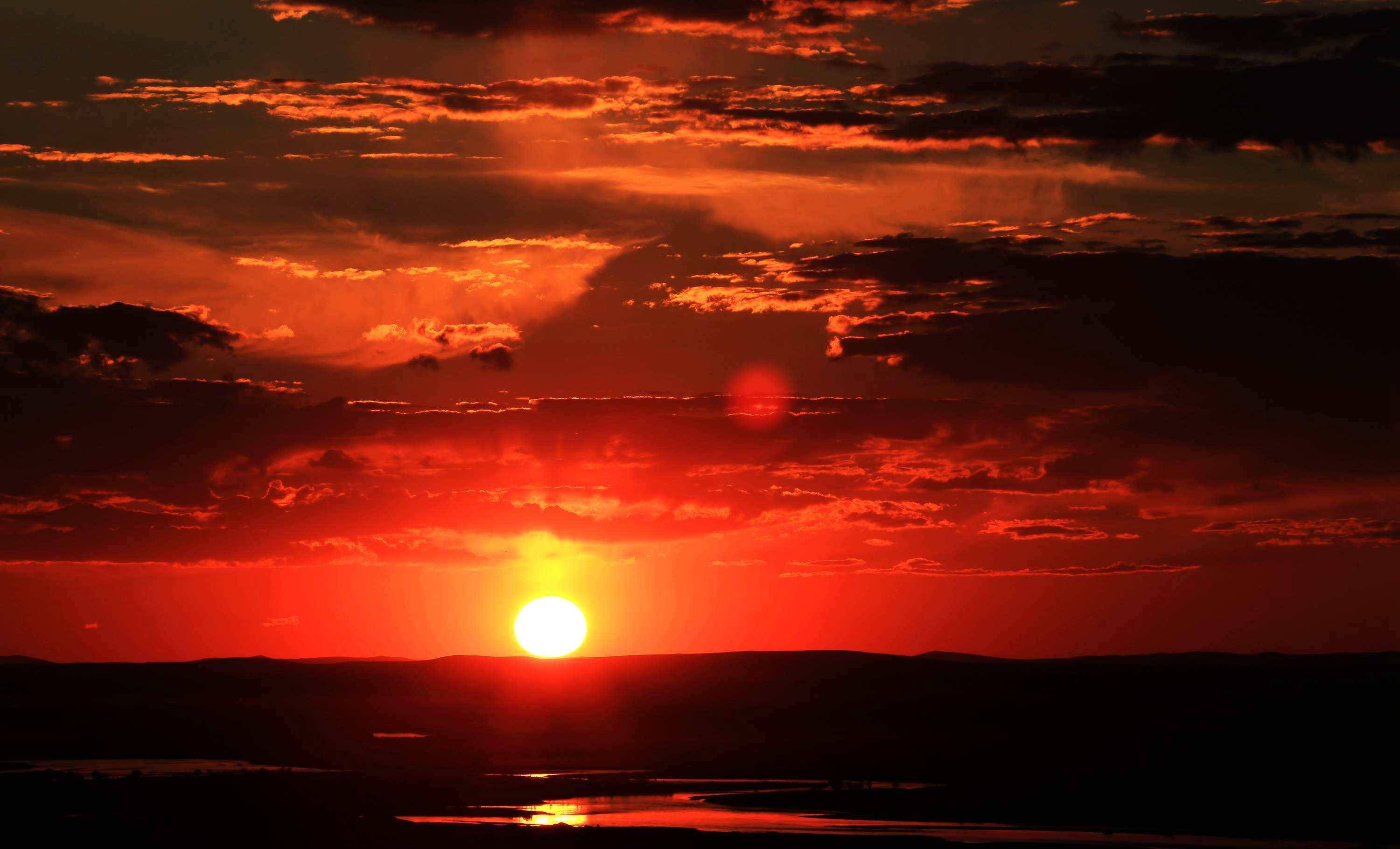 美丽的内蒙古黑山头日落,绽放光彩,挥洒靓丽余晖_夕阳_山坡_河流