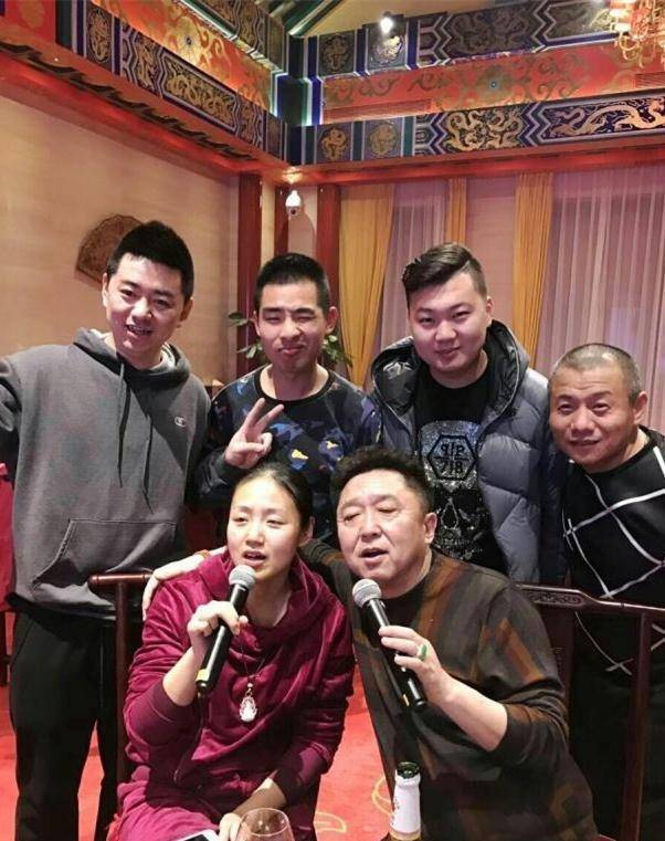 德云社大哥冯照洋发文,引发粉丝热议,大哥越来越像师父于谦了_冯朝阳