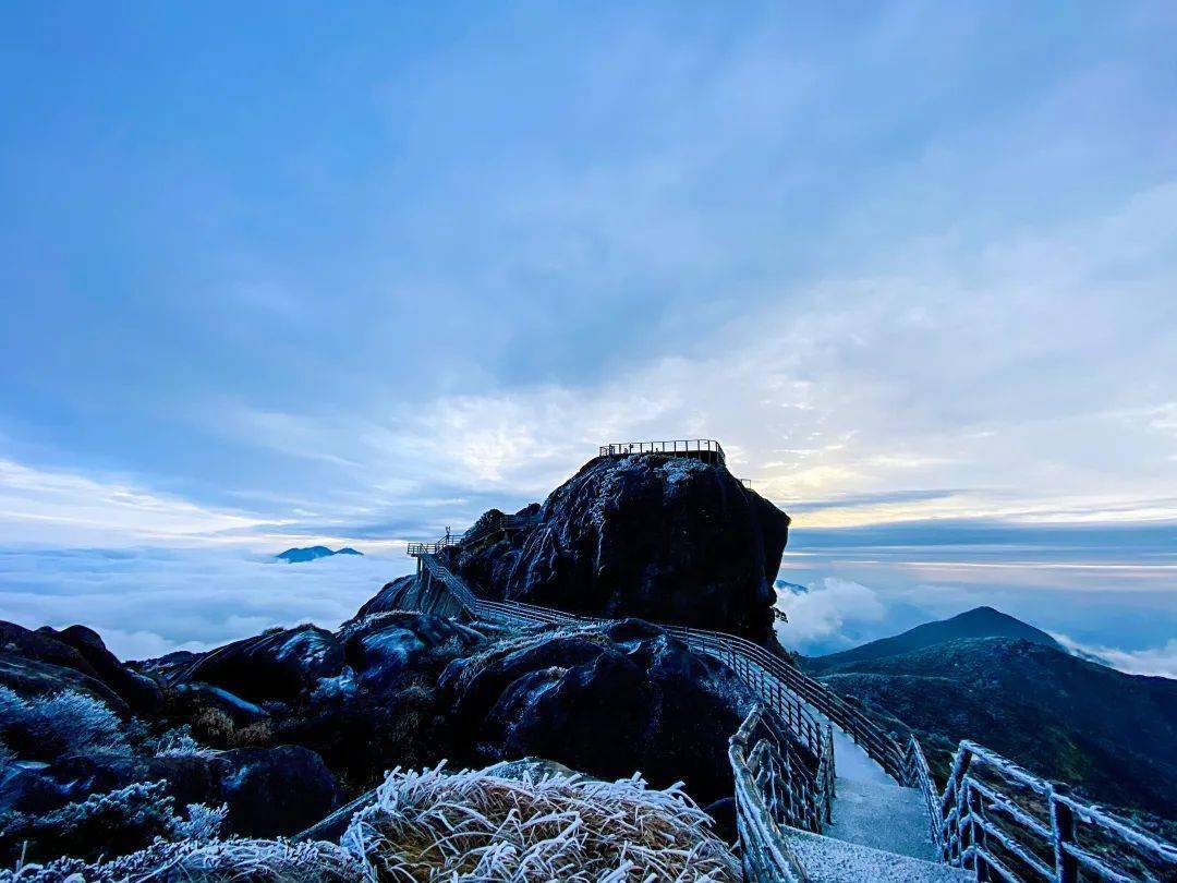 石牛山冬日景色是什么样子的呢?→云海日出,雾凇雪景!