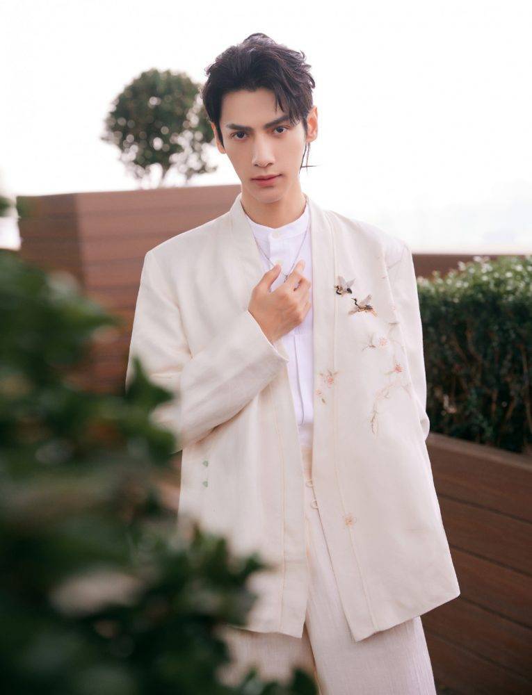 6点认识「古装美男子」罗云熙:出道前是舞蹈老师,曾