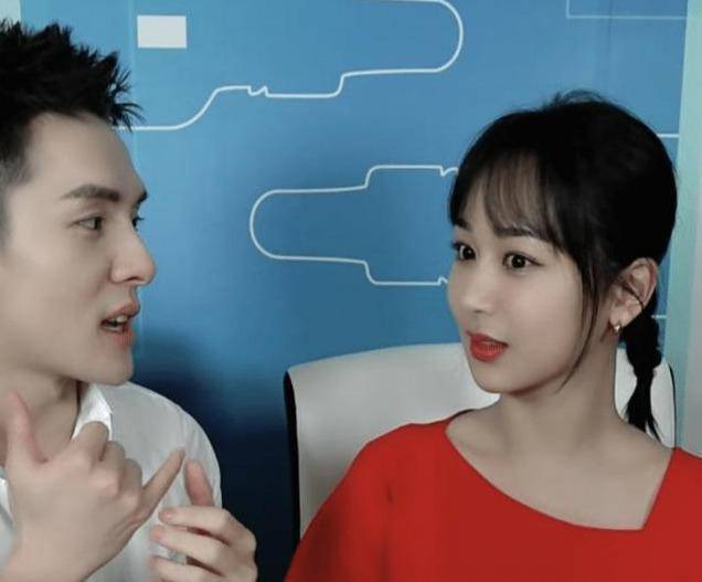 杨紫近期也是有在荧幕在露面,像前不久刚上映的电影《赤狐书生》就有