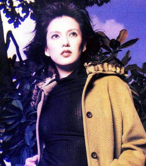 妩媚不低俗的彭丹,从艺多年头脑清醒,48岁活出真我精彩_杂志_香港_作品