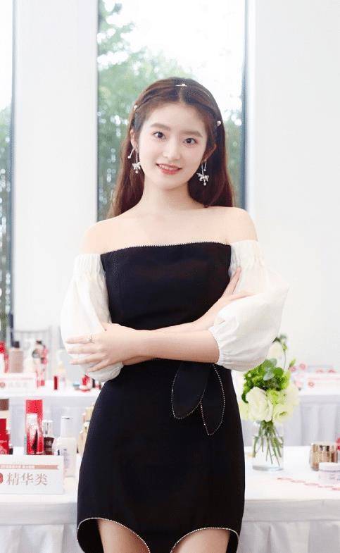 可算等到"小林青霞"长大了,容貌如复刻版,实力不输杨紫关晓彤_柴蔚