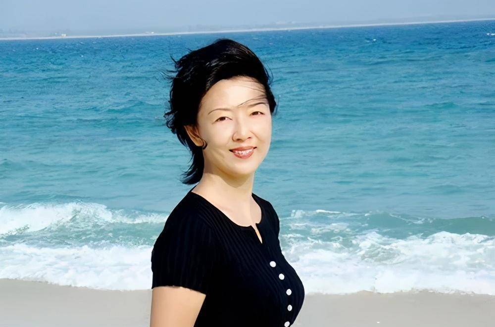 手语老师周晔,出镜25年"不说话",一开口想给朱广权一巴掌