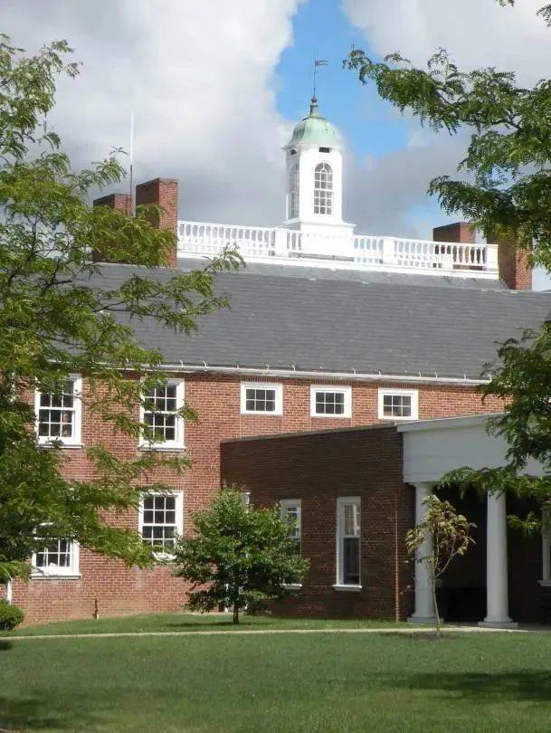 安德鲁奥斯本学院是一所已有百年历史的私立贵族寄宿学校,在美国著名