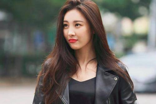 韩女艺人李宣美撞脸刘亦菲笑很神似,他却以明星名义商演!