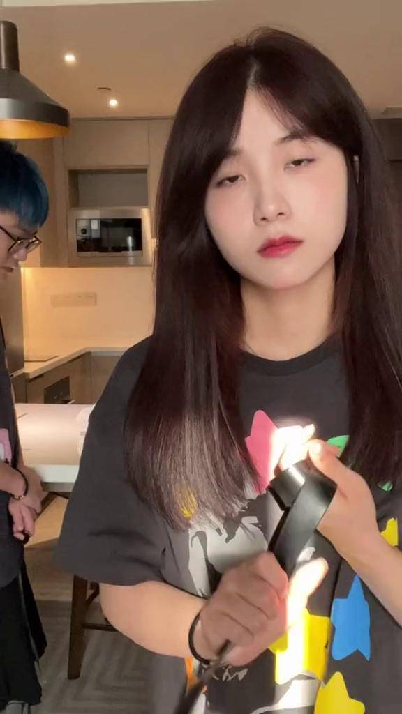 聪姐姐 憨憨女友 内容过于真实 不小心把聪姐的饭给撞撒了