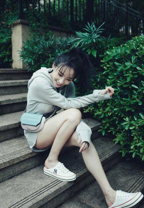 记得《爱情公寓》里的诺澜吗?如今十分漂亮,美成男人梦想
