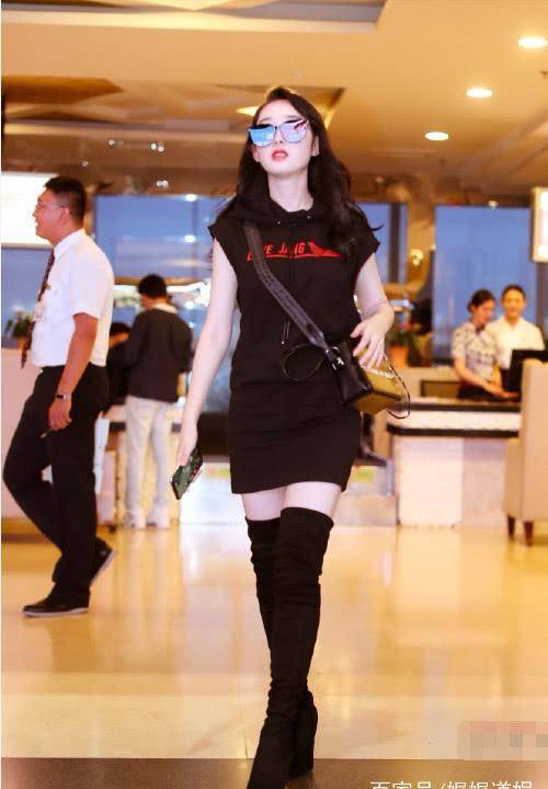 服了蒋梦婕!连衣裙搭长靴居然不丑,166身高竟穿出两米气场来!