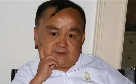 "小阴蚀王"张伸:无戏可拍后惨遭娇妻抛弃,多亏儿子带给他希望_生活