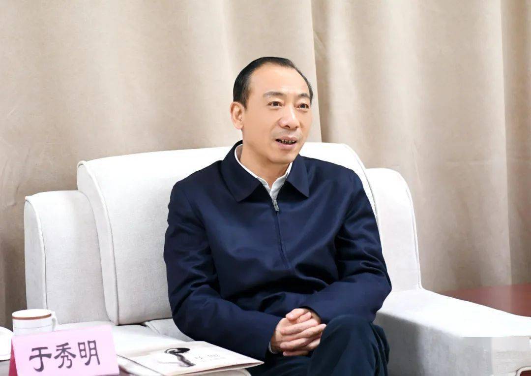 于秀明走访《你笑起来真好看》词作者周兵_宜春_创作_歌曲