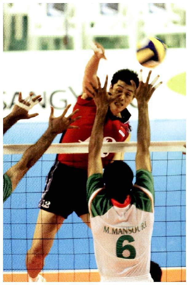 "亚洲飞人"张翔:排球生涯有心痛遗憾,娶空姐为妻现在怎样了?