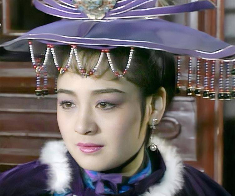 或是《雪山飞狐》中特立独行的女侠"袁紫衣".