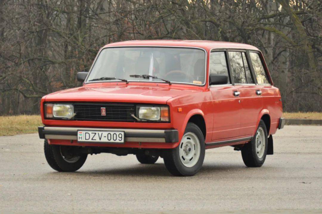 下面公布上期猜车答案 ——拉达2104又是一台"当年要是有合适的车源我