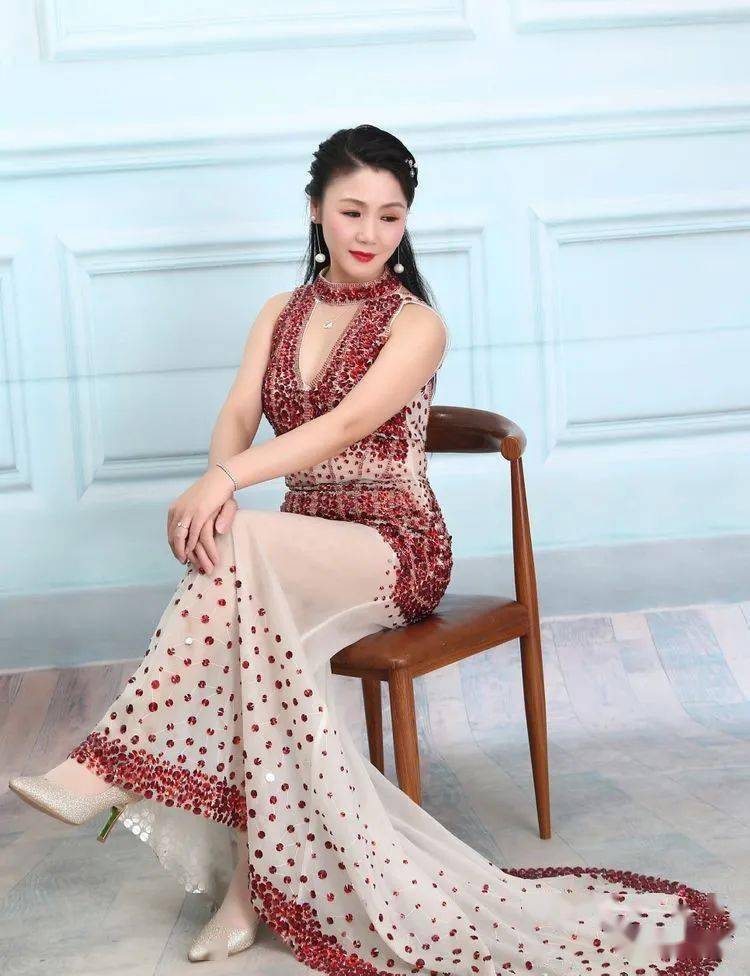 李俊玲|一袭旗袍染一树芳华_公园_体育_节目