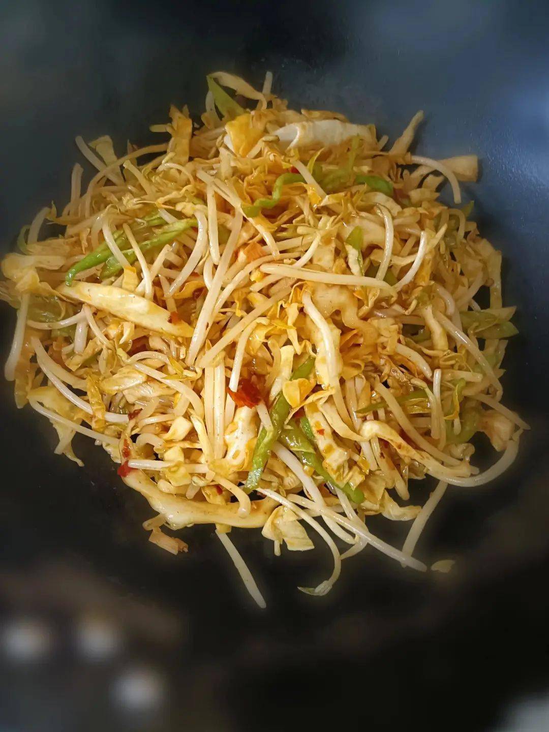 家常炒饼丝,快速又方便,秒杀路边摊,营养又健康_备用_食材_绿豆芽