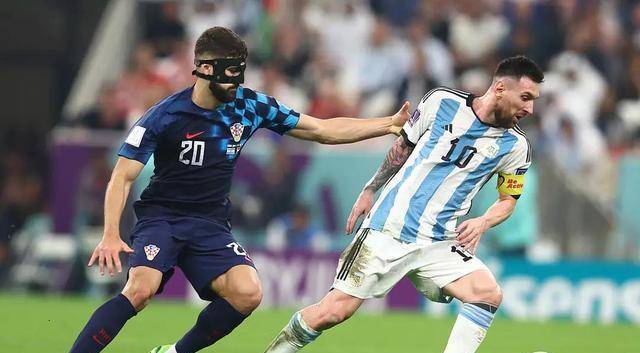 梅西传中！阿根廷3-0克罗地亚，晋级决赛！阿尔瓦雷斯梅开二度
