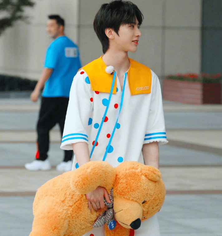 蔡徐坤"蔡巨葵"认证!