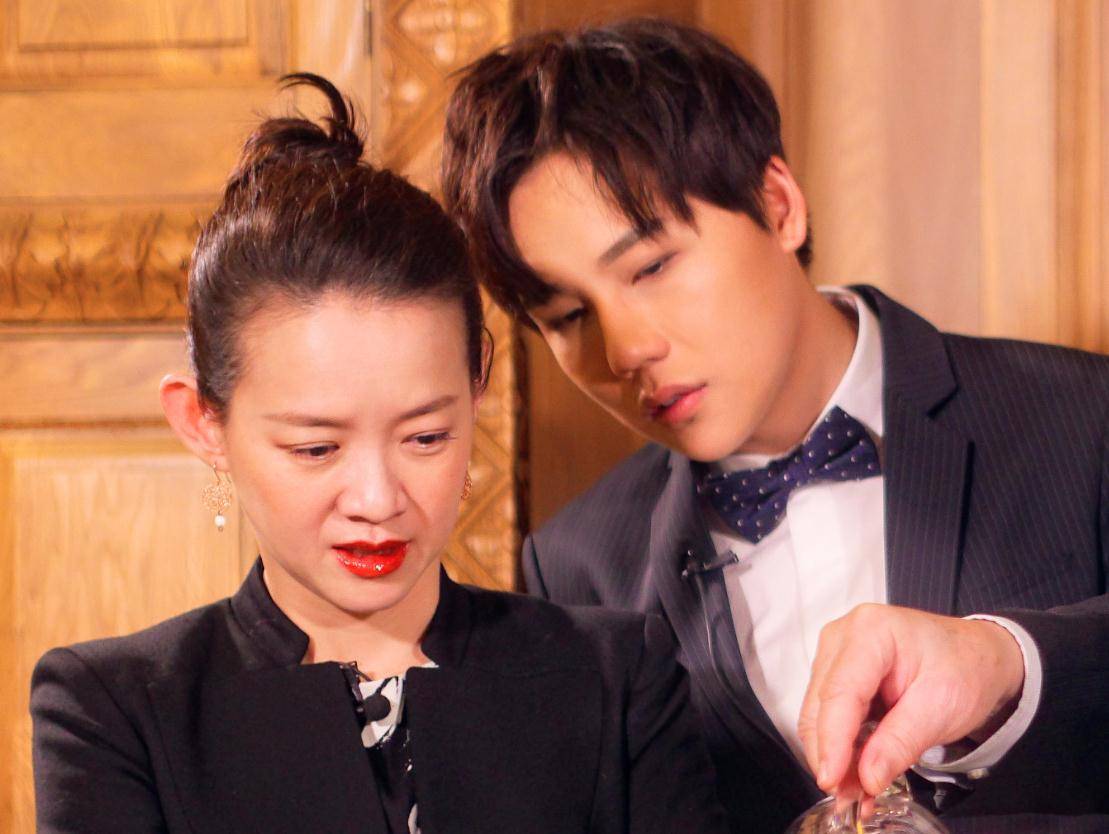 "人间真实"曾宝仪,恋爱16年不结婚,和初恋男友甜蜜出行_林明谦_黄子佼