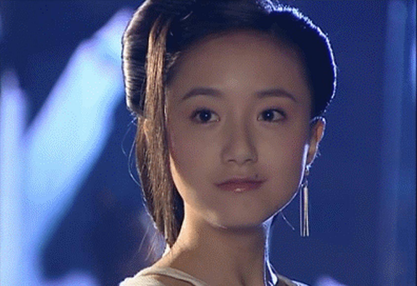 在当年16岁出演《武林外史》的时候,很多观众就被李倩饰演的小泥巴