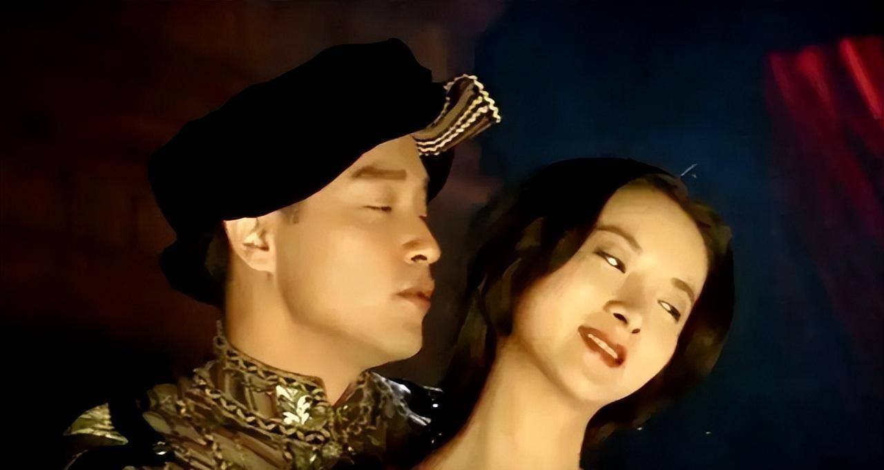 高中毕业后,顺利考入北京电影学院,大二就和张国荣合作过《夜半歌声》