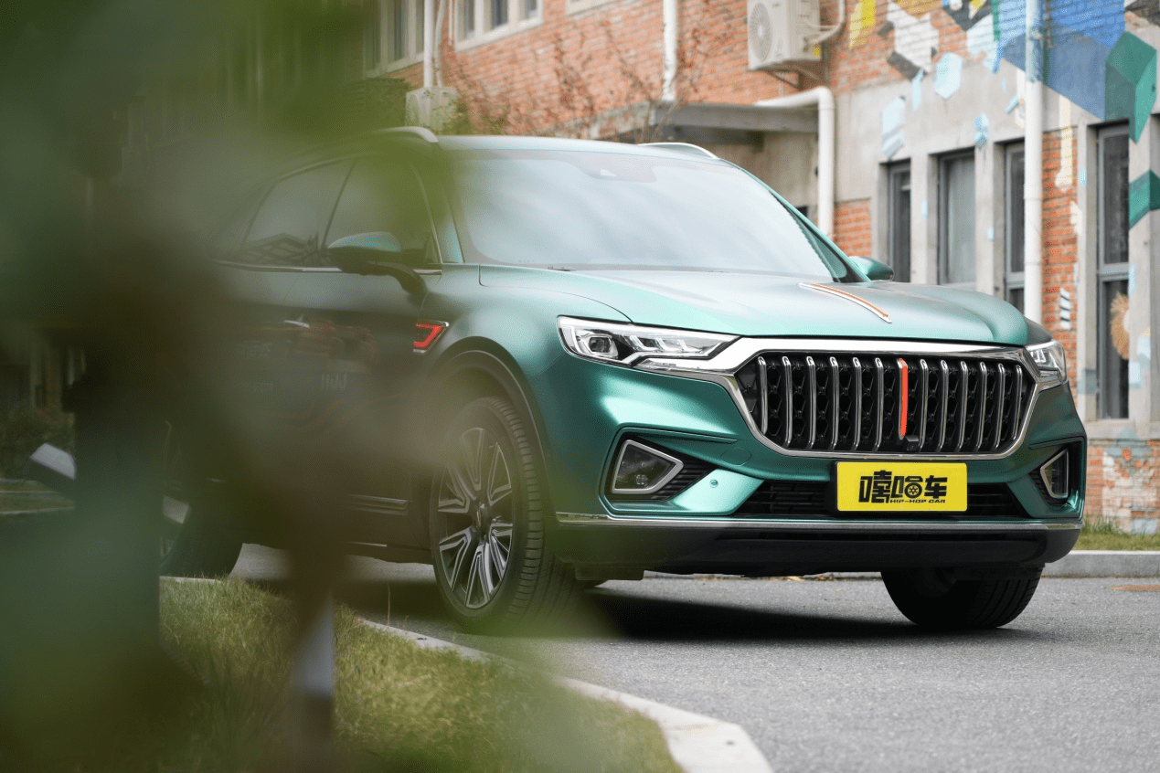 与很多爱车人一样,大斌从小就对红旗品牌有种特别的情结,所以在拿到这