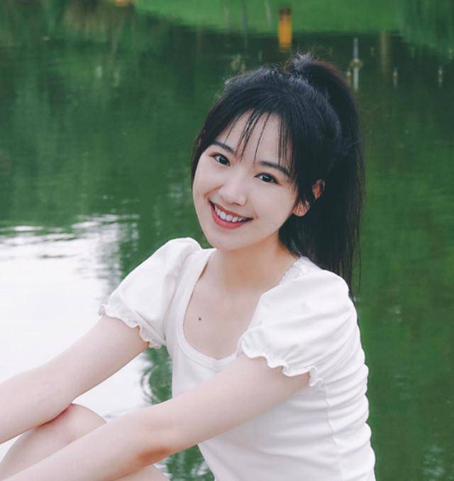 周文幸的饰演者是内地女演员王瑞欣,她甜美的外表和灵活的表演赢得了