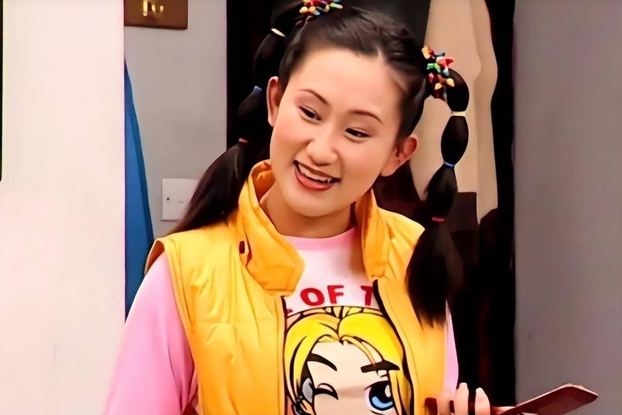 2001年,凭借《东北一家人》中的牛小玲一角,一举成名.