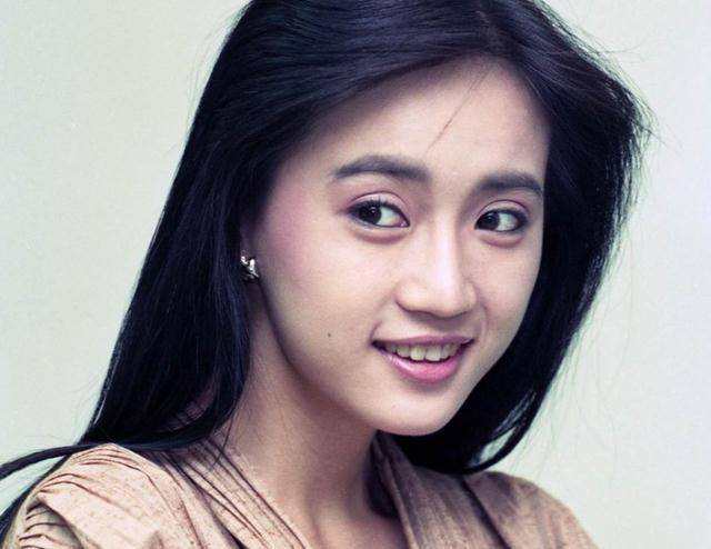 便开始吃素,禅修,2001年她突然闪电出家,向中台禅寺惟觉老和尚皈依