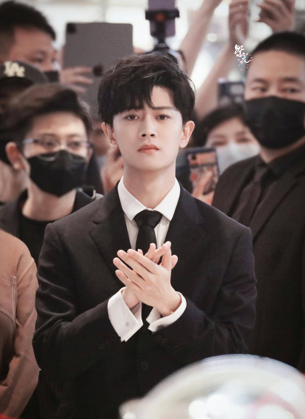 任嘉伦酷爱角色分身,驾驭能力强,完全细节控,大呼表演过瘾_那岚_穆青