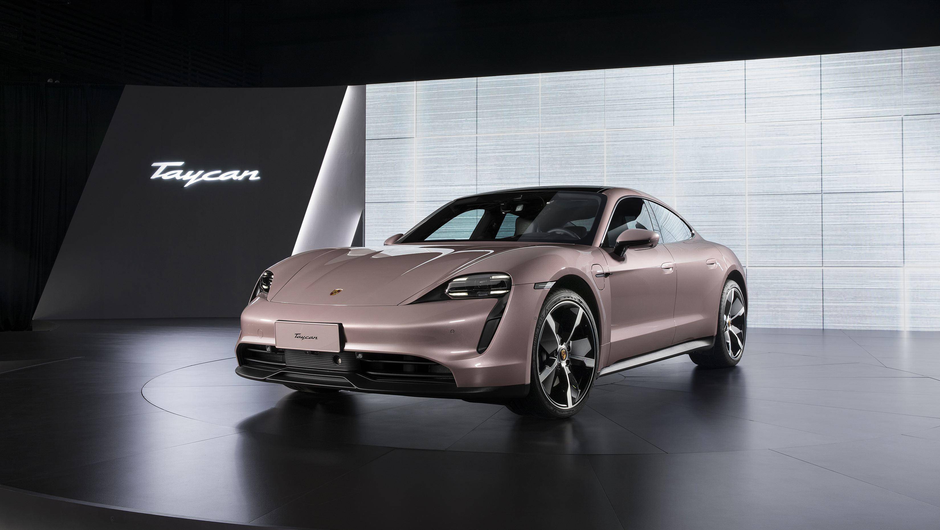 有资料显示,2021年国内百万元豪车销量排名中,前十名被宝马,奔驰