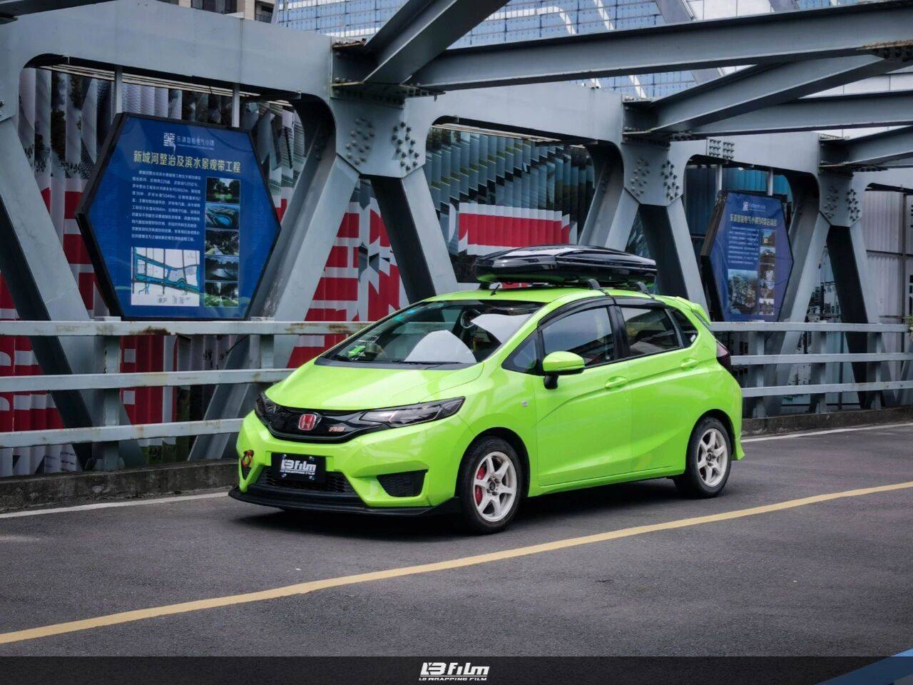 本田飞度gk5-lb改色膜高亮苹果绿,明媚亮眼的绿色_搜狐汽车_搜狐网