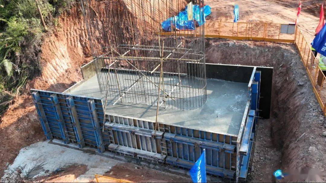 玉岑铁路首个桥梁承台顺利完成浇筑_施工_广西_容县