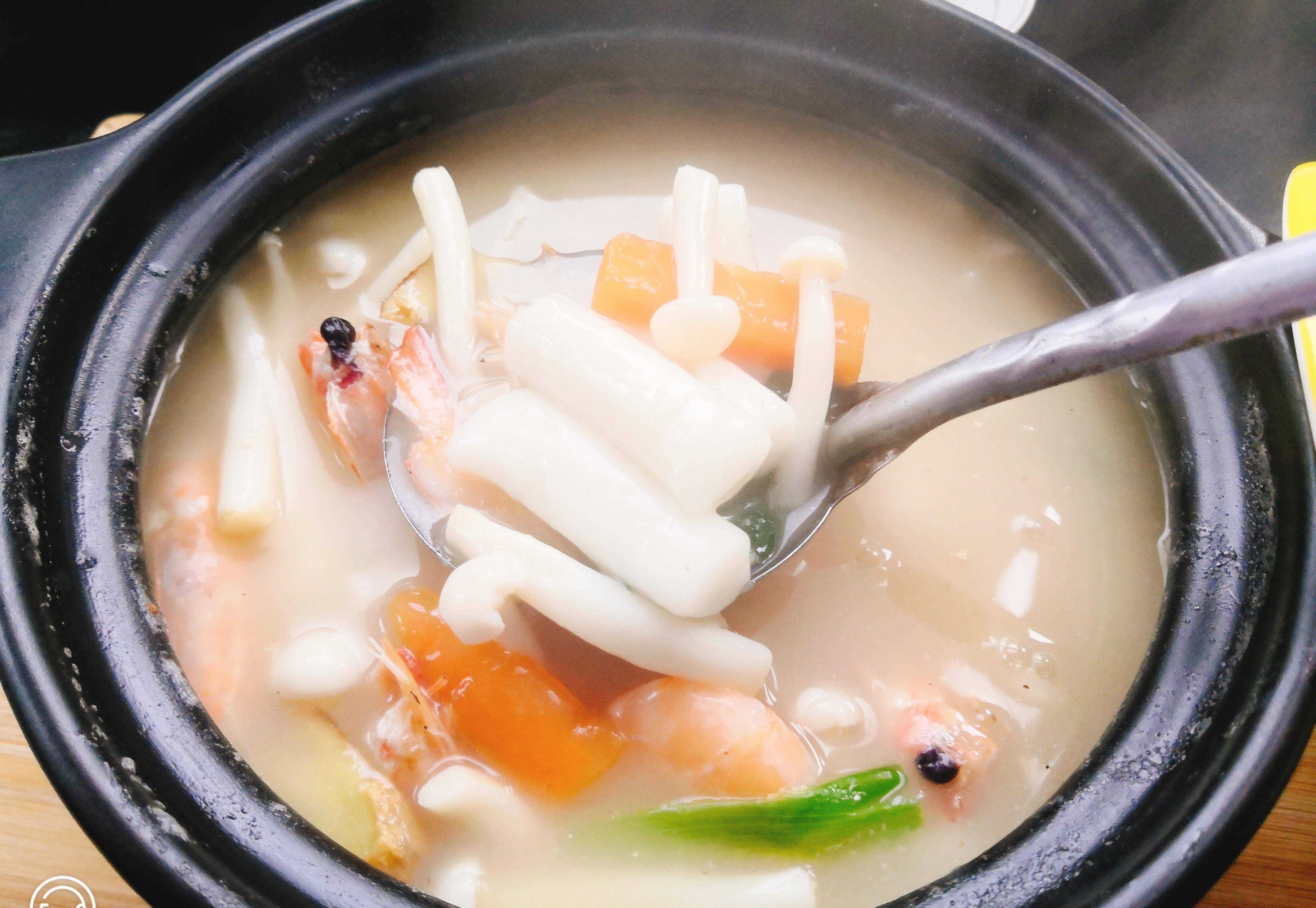 年糕这样煮,汤白味鲜营养好,天冷来一锅,全家吃的暖心又暖和_白玉_胡