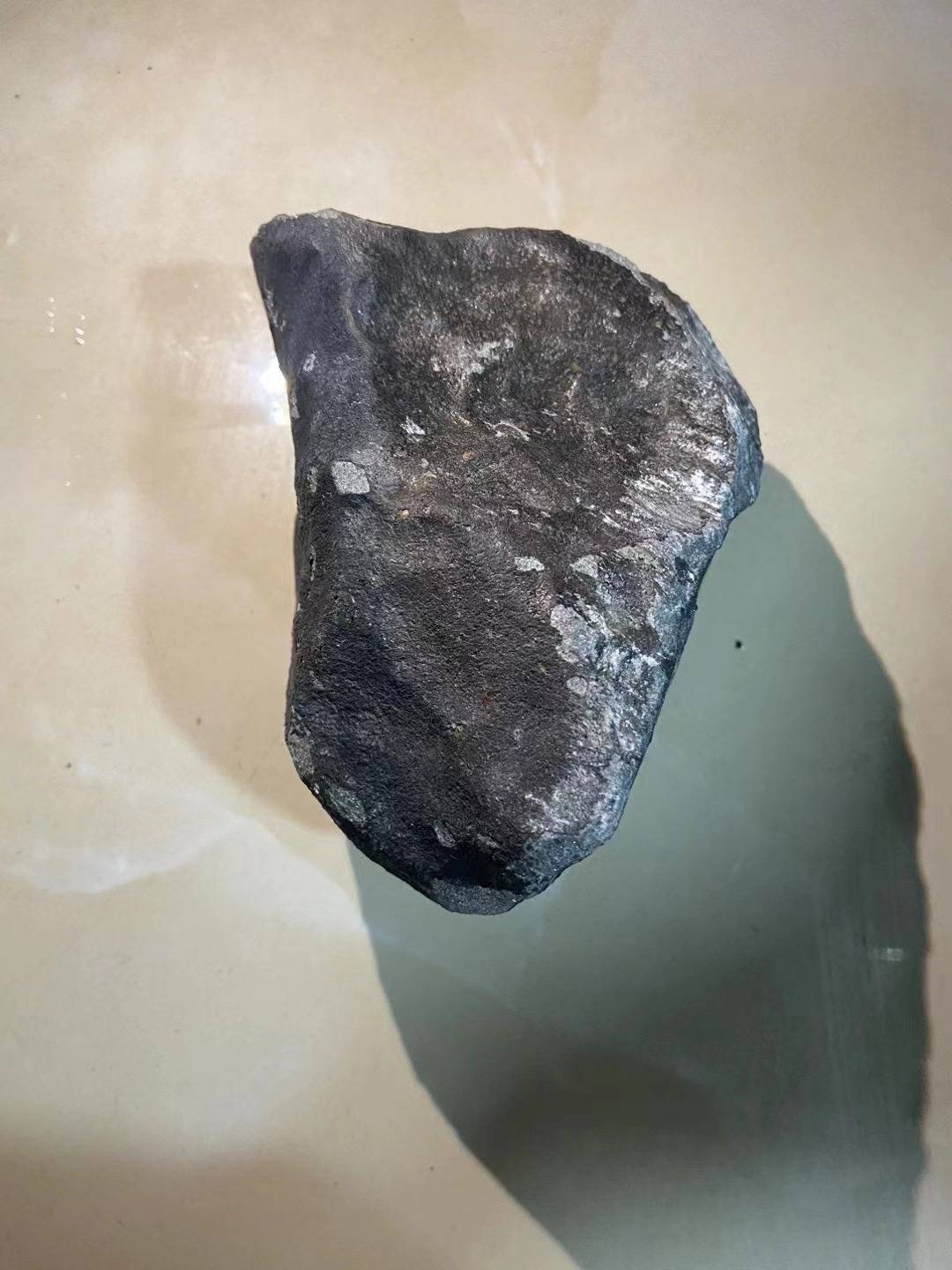 “浦江县”浙江浦江村民疑捡到“火球”陨石，科普专家称其有46亿年历史