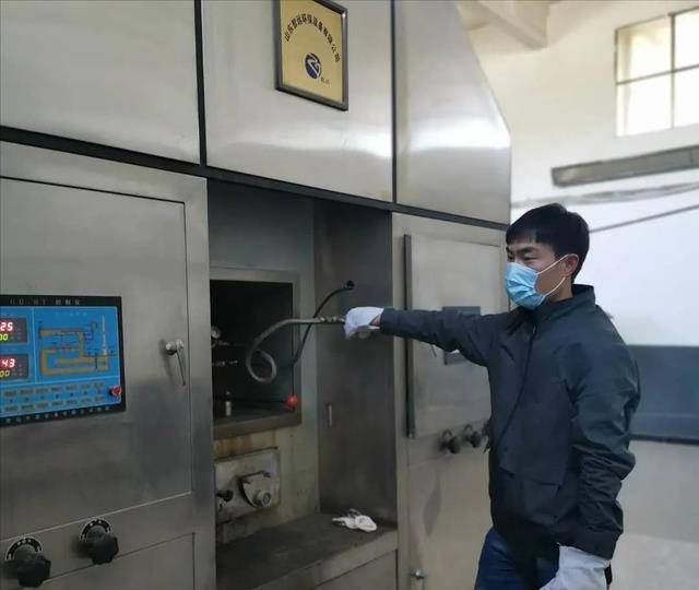 殡仪馆招聘司炉师傅,有3个重要的条件,看看你满足几条?