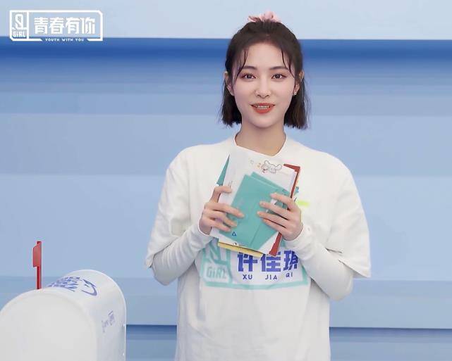 许佳琪读粉丝来信,当看到粉丝手绘的画像,没点本事咋好意思追星_才华