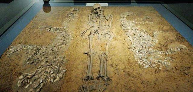 用水银活灌童男童女以陪葬,古人为何要以如此残暴的方式殉葬?