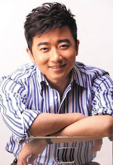 前电视主持人芮成钢出来!