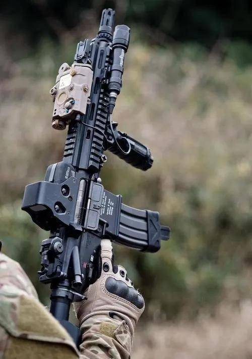 先进军队的枪必须像圣诞树_装备_步枪_战场